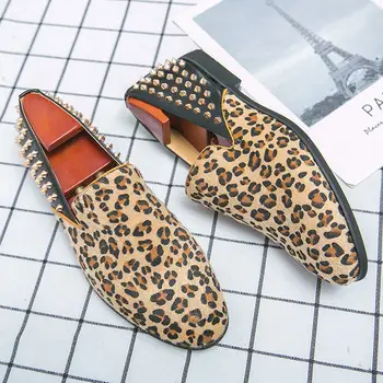 Роскошная Мужская кожаная обувь 2021 года, Модные лоферы с леопардовым принтом, Мужская повседневная обувь без застежки для вечеринок, дизайнерские модельные туфли с заклепками большого размера